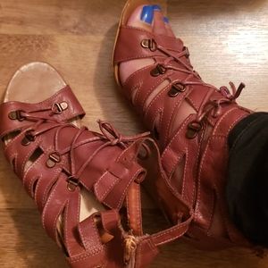 Lace Up Srappy Sandal/Bootie size 8